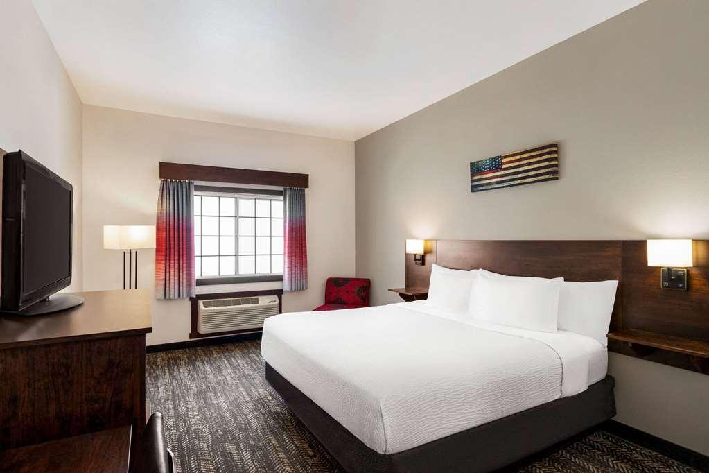 Ramada By Wyndham Richland Center Hotel Room photo